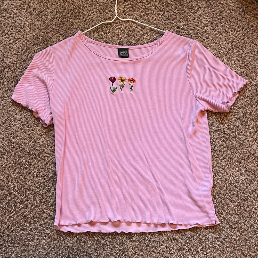 pink baby tee w floral stitching